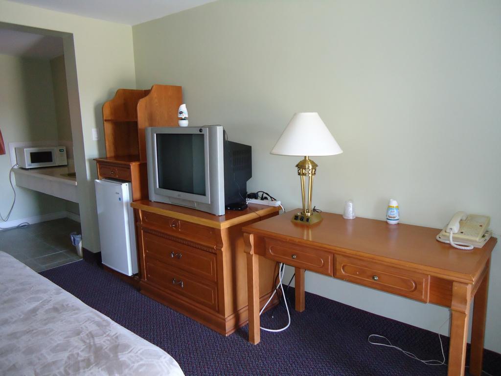 Westmount Motel Woodstock Bagian luar foto