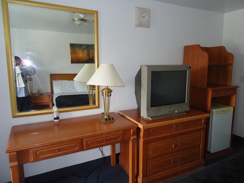 Westmount Motel Woodstock Bagian luar foto