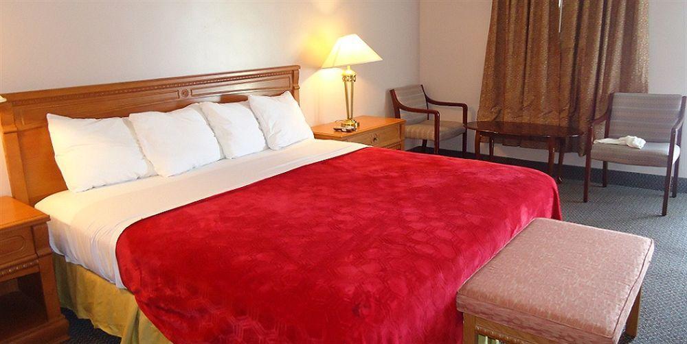 Westmount Motel Woodstock Bagian luar foto
