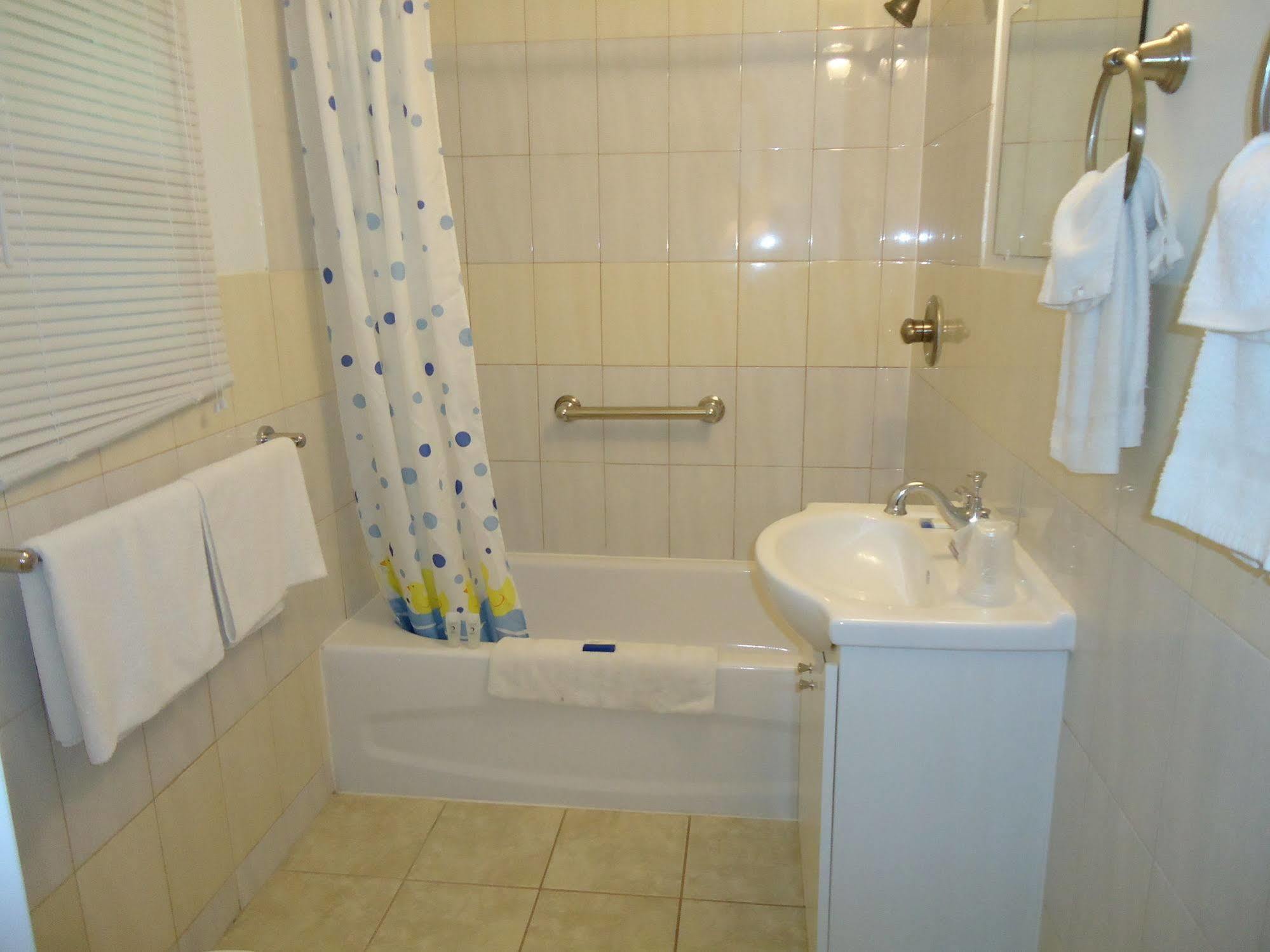 Westmount Motel Woodstock Bagian luar foto